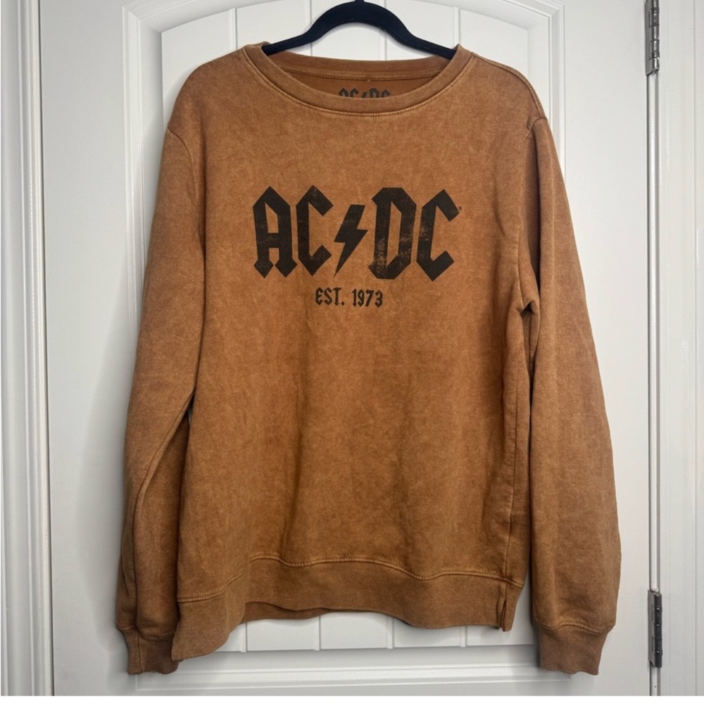 AC⚡️DC Pullover medium